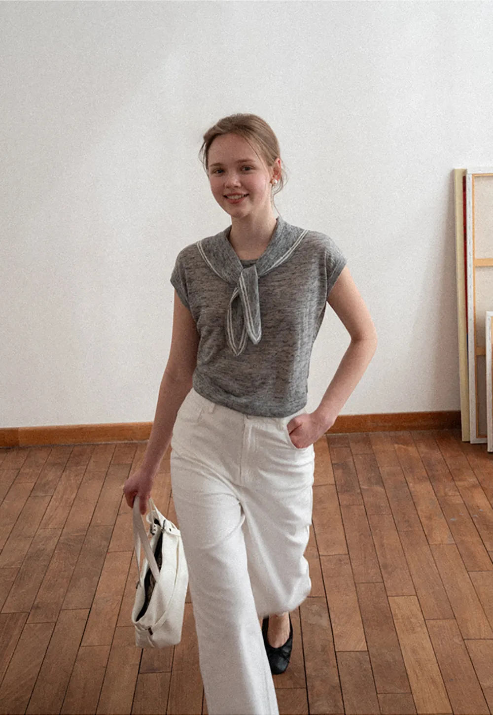 Wide leg jeans with embroidered hem details