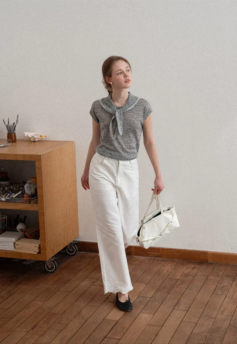 Wide leg jeans with embroidered hem details