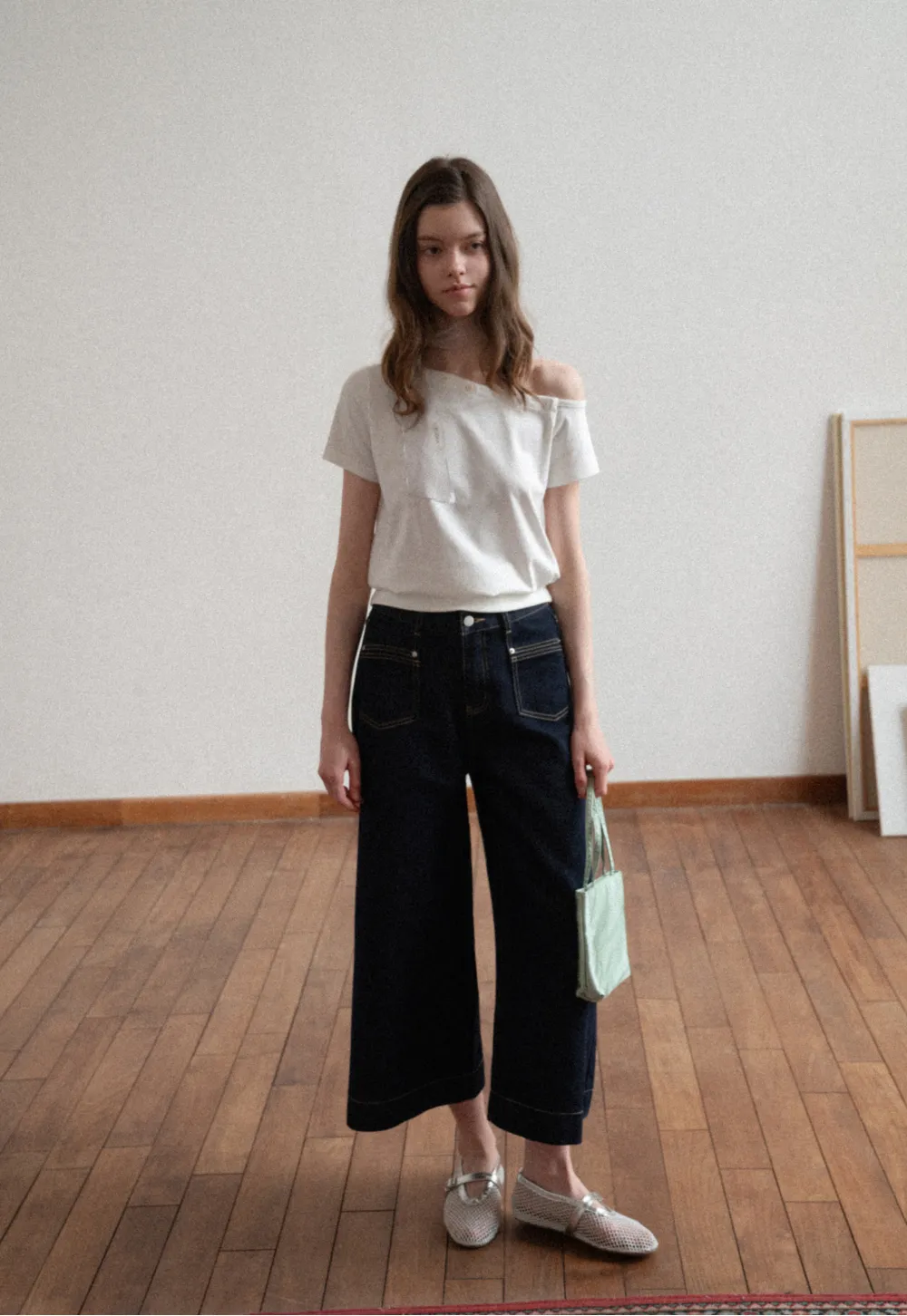 Wide leg cropped denim pants with contrast stitching
