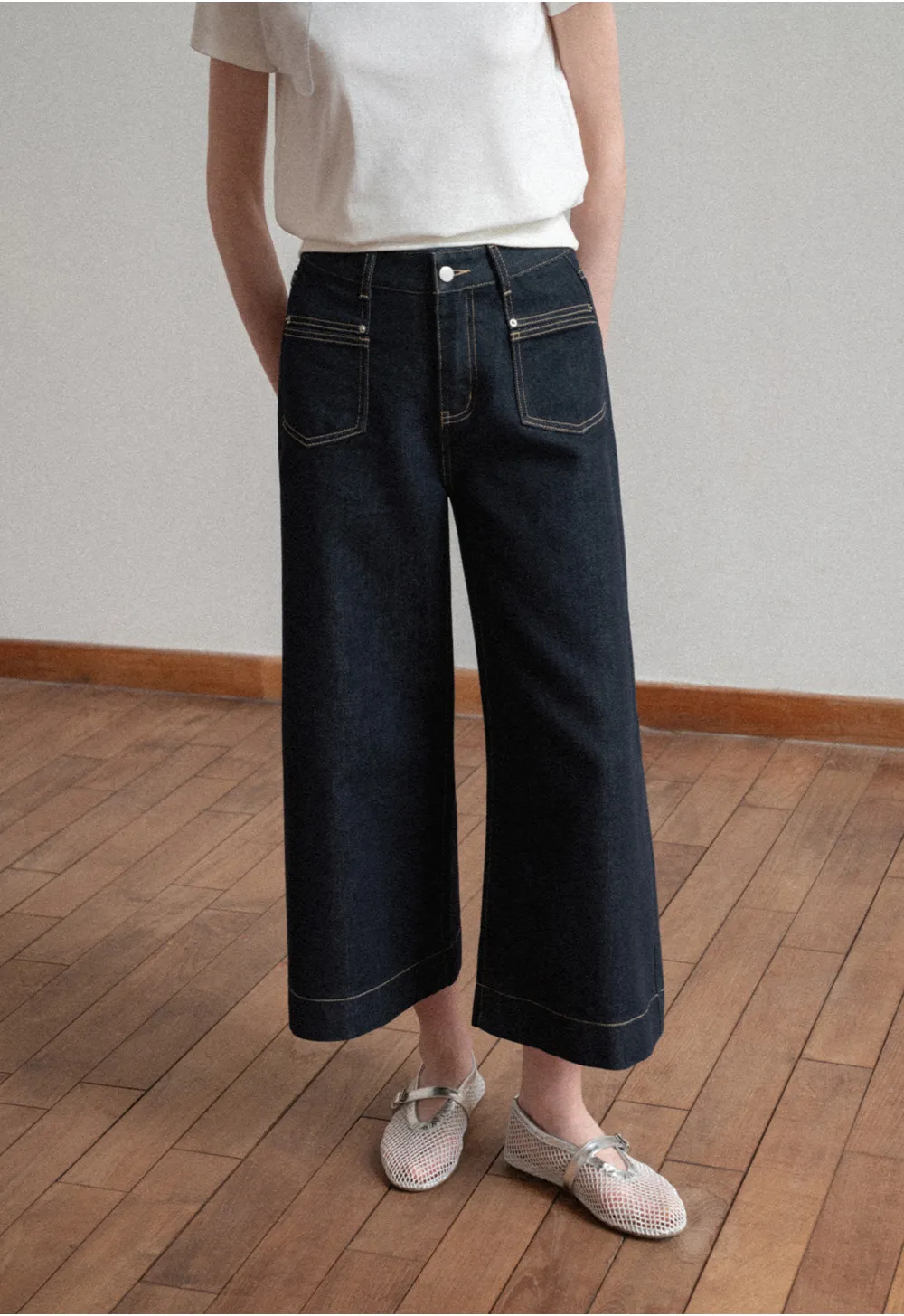 Wide leg cropped denim pants with contrast stitching