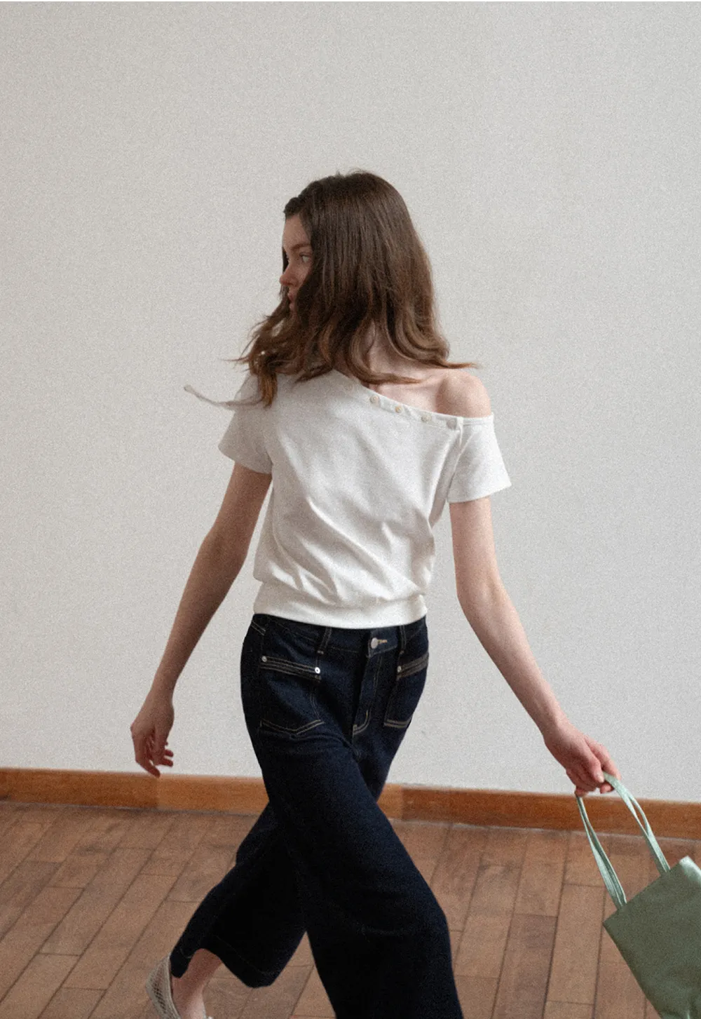 Wide leg cropped denim pants with contrast stitching