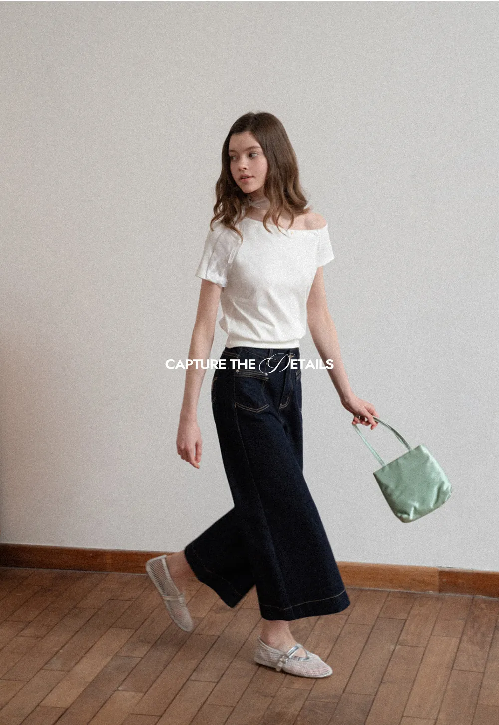 Wide leg cropped denim pants with contrast stitching