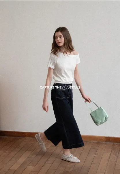 Wide leg cropped denim pants with contrast stitching