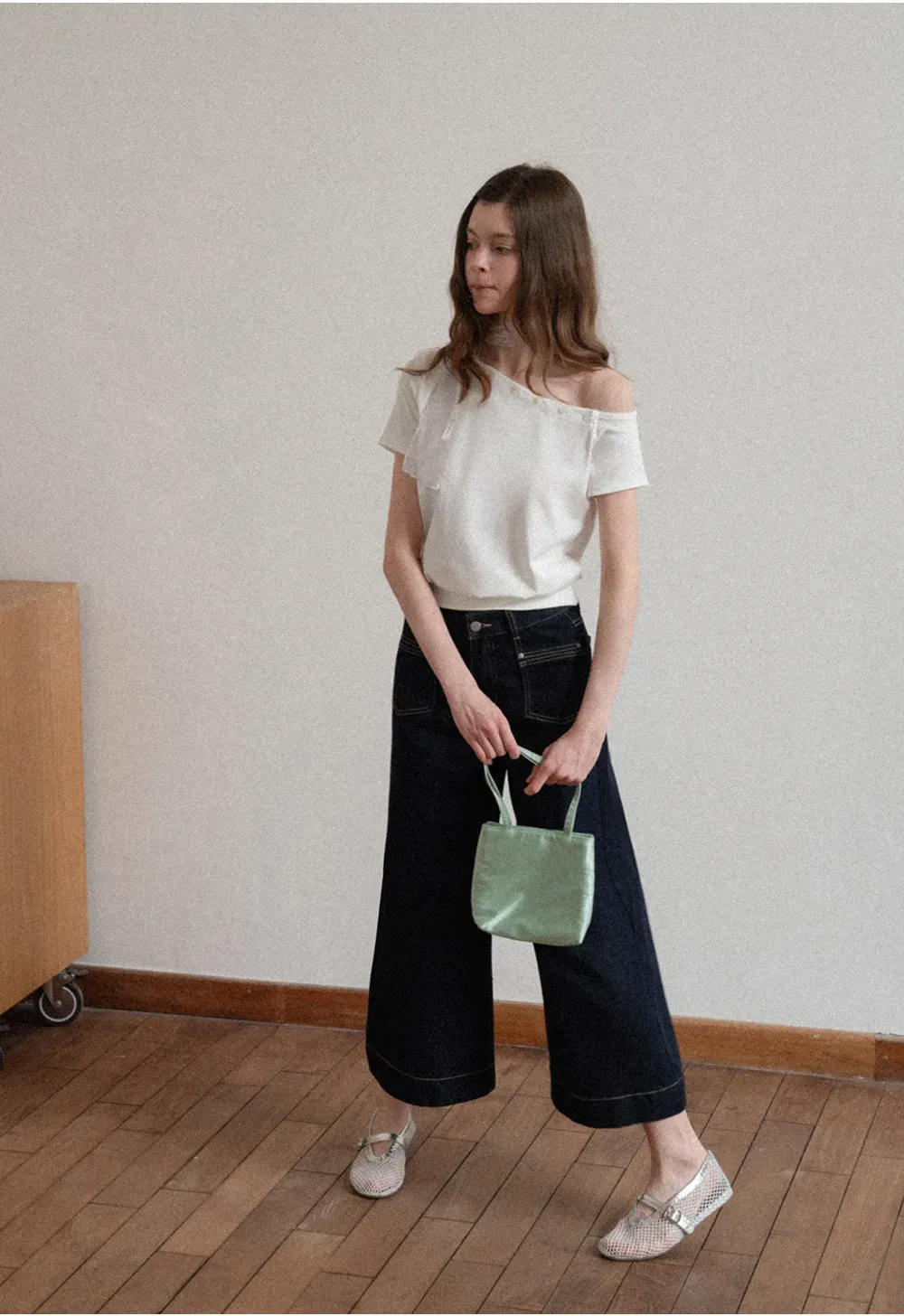 Wide leg cropped denim pants with contrast stitching