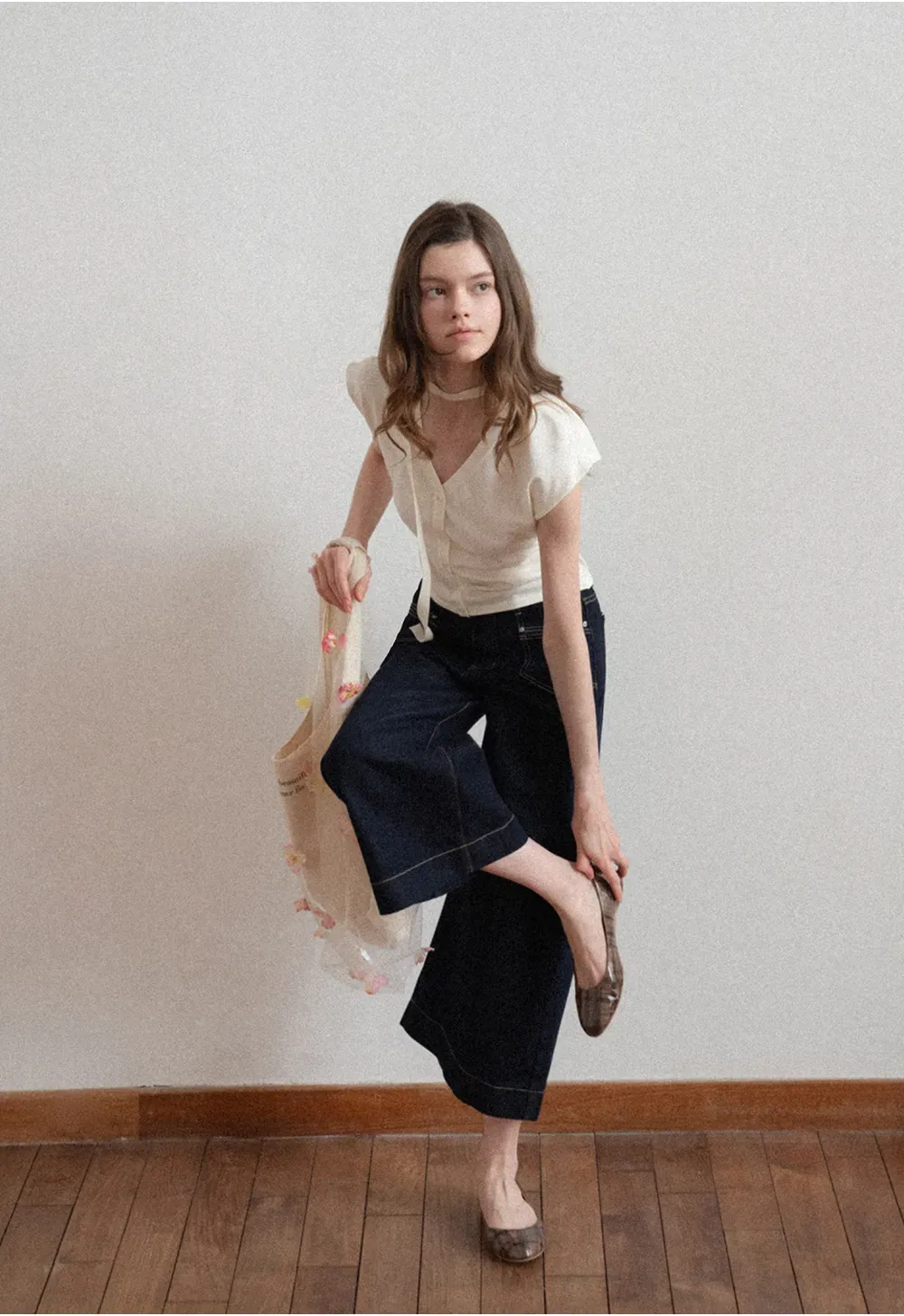 Wide leg cropped denim pants with contrast stitching