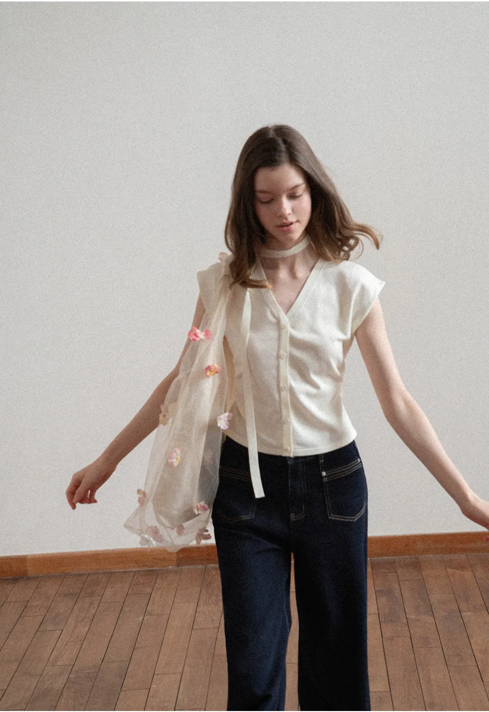 Wide leg cropped denim pants with contrast stitching