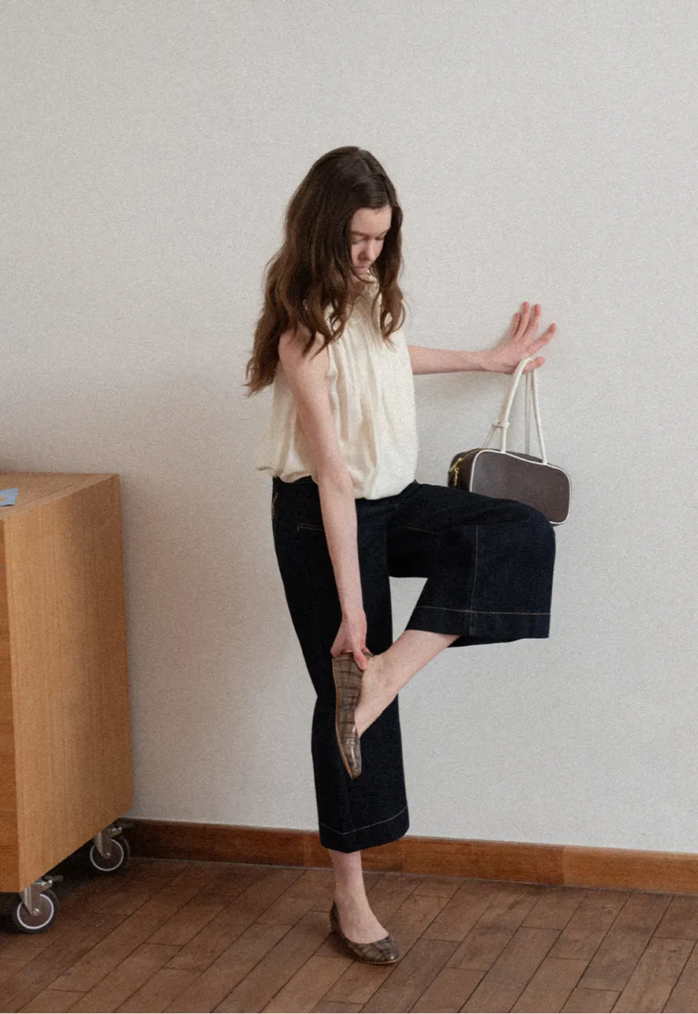 Wide leg cropped denim pants with contrast stitching