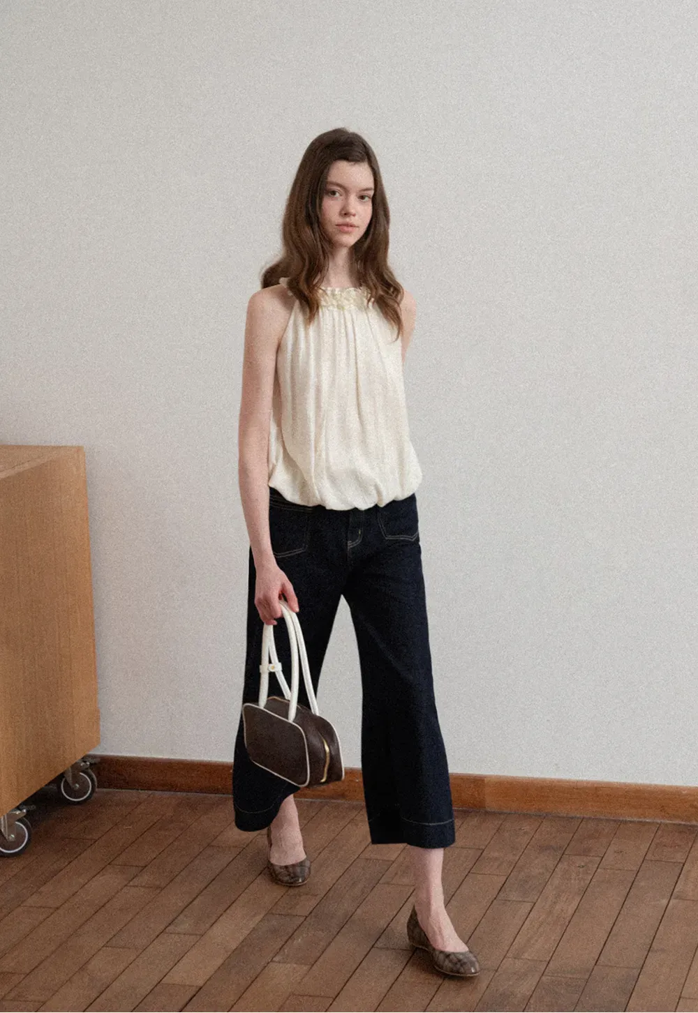 Wide leg cropped denim pants with contrast stitching