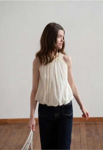 Wide leg cropped denim pants with contrast stitching