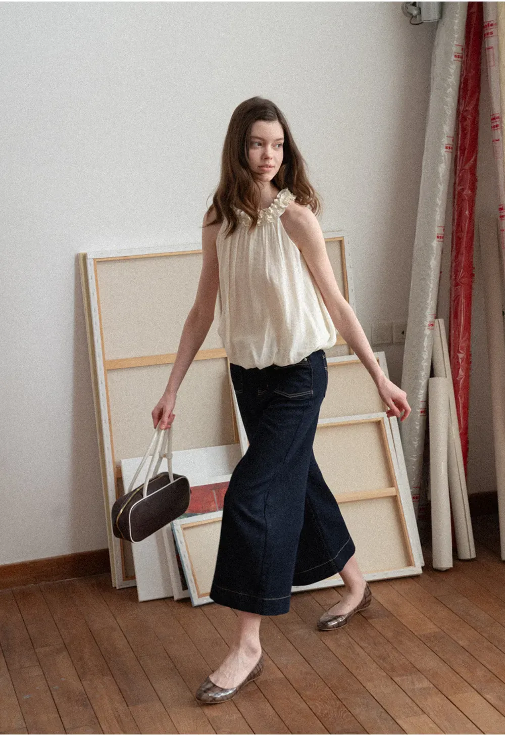 Wide leg cropped denim pants with contrast stitching