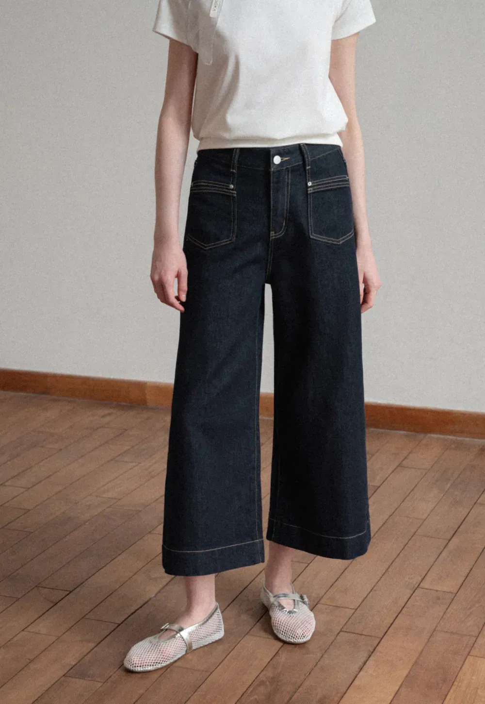 Wide leg cropped denim pants with contrast stitching