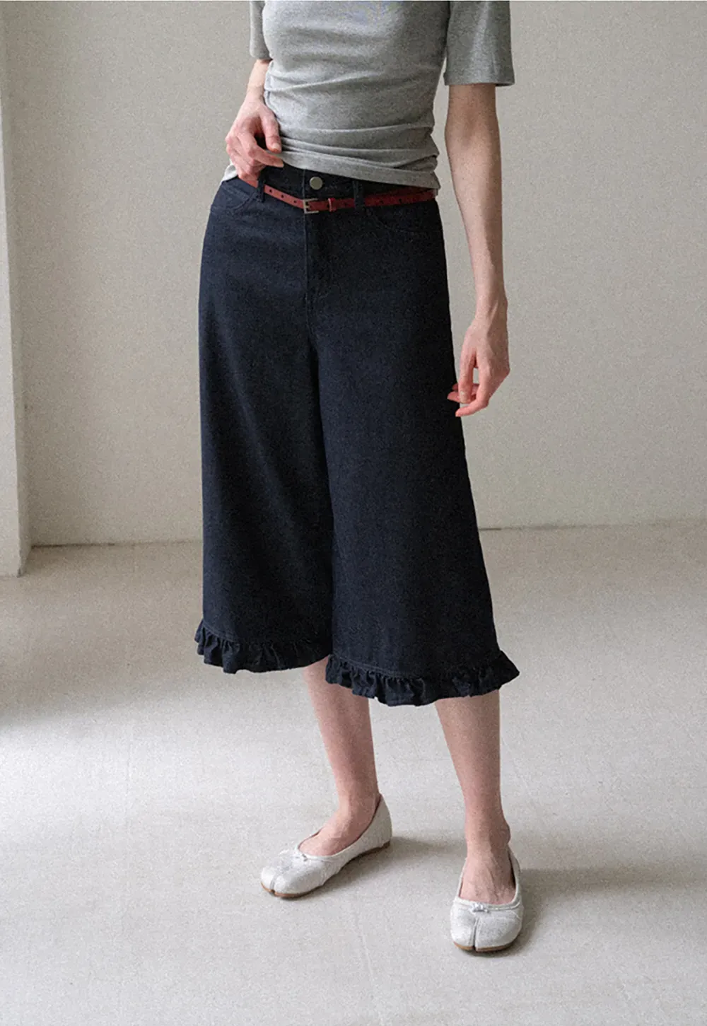 Ruffled Hem Cropped Denim Pants