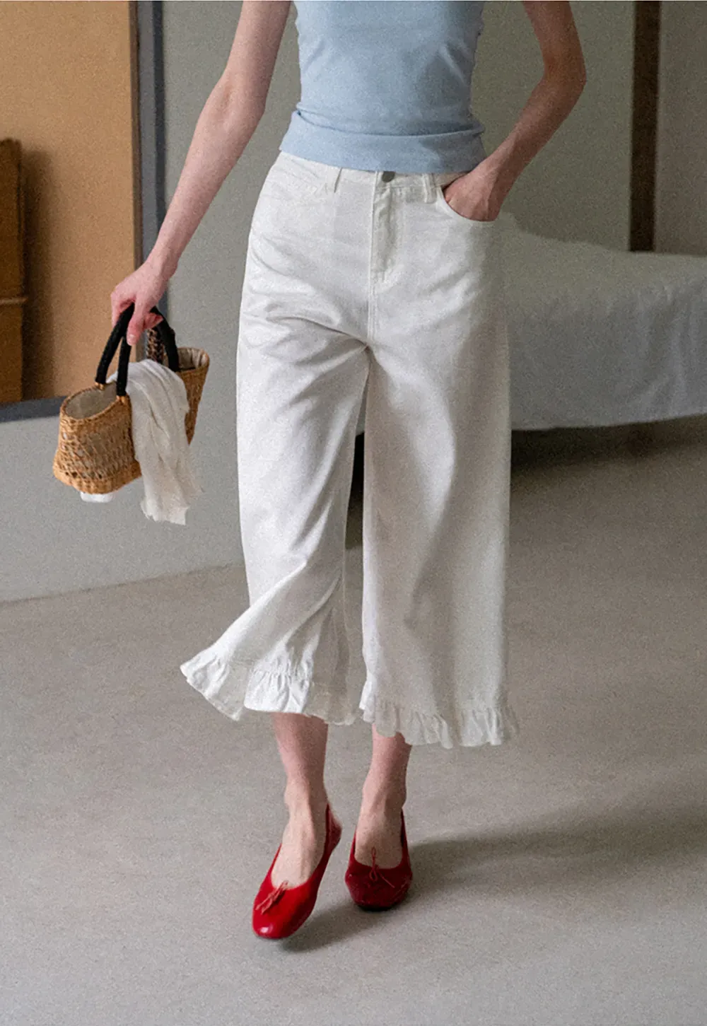 Ruffled Hem Cropped Denim Pants