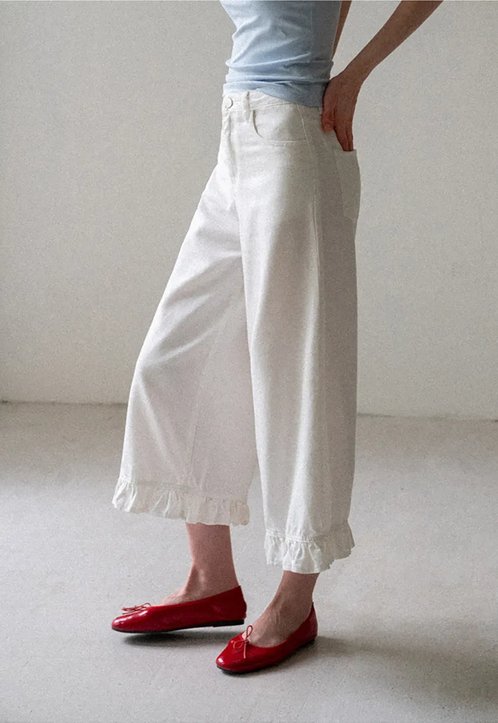 Ruffled Hem Cropped Denim Pants
