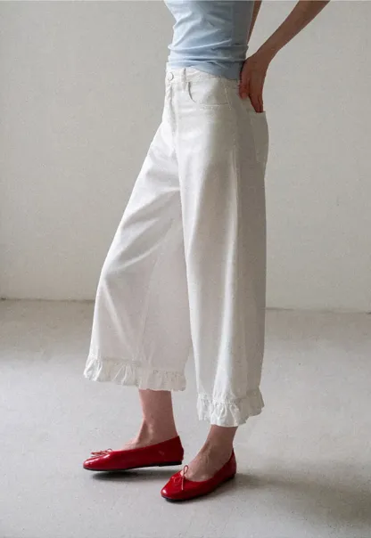 Ruffled Hem Cropped Denim Pants