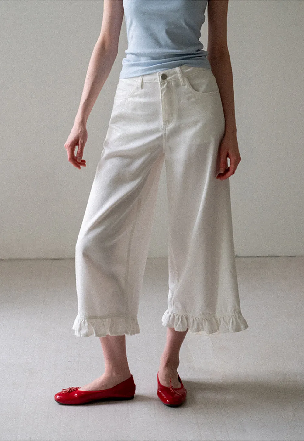 Ruffled Hem Cropped Denim Pants