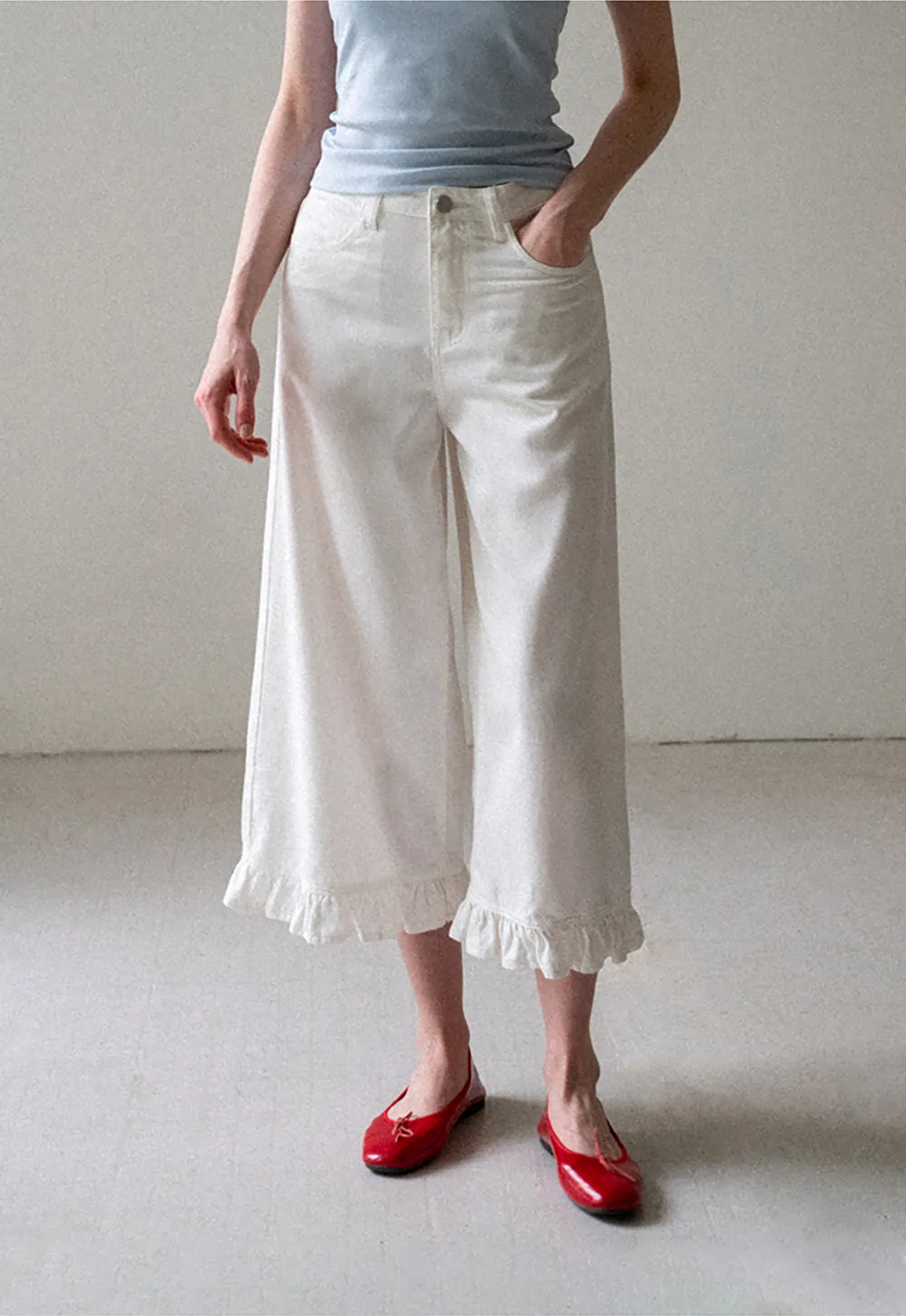 Ruffled Hem Cropped Denim Pants