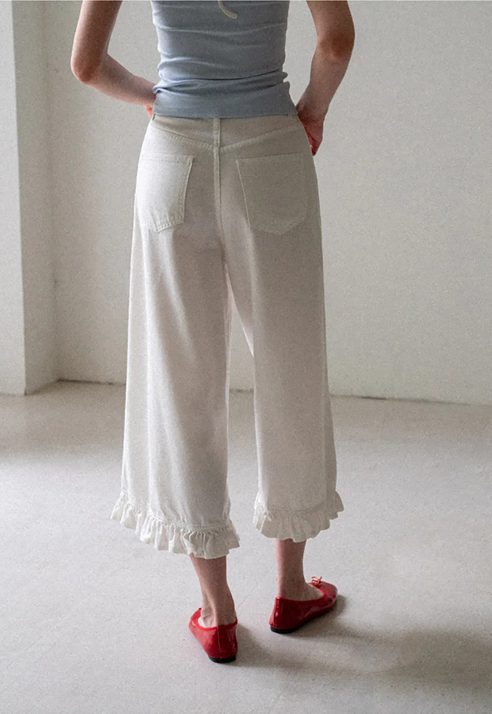 Ruffled Hem Cropped Denim Pants