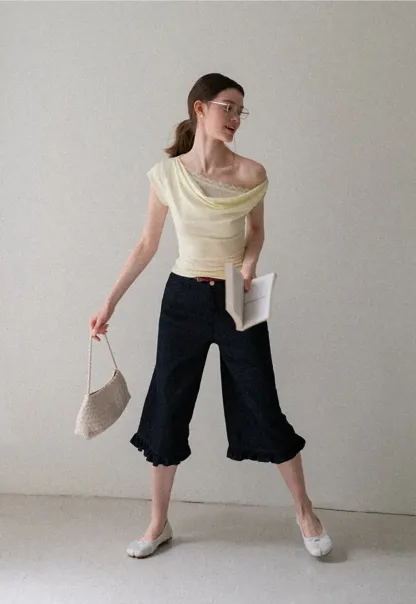 Ruffled Hem Cropped Denim Pants