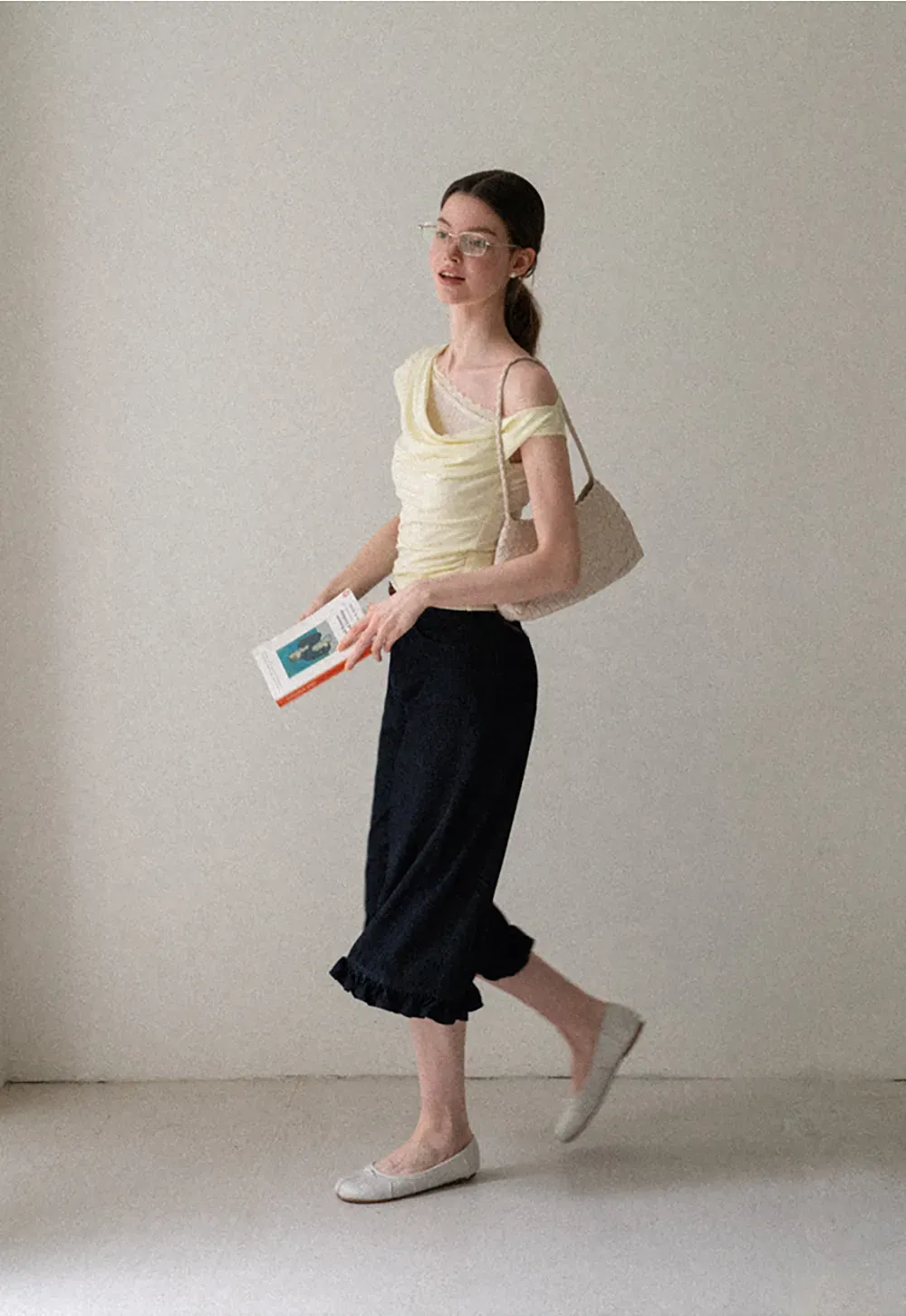 Ruffled Hem Cropped Denim Pants