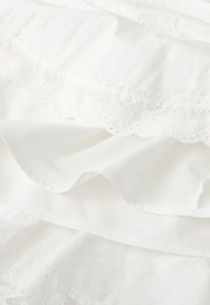 Tiered skirt with lace trim and gathered waist