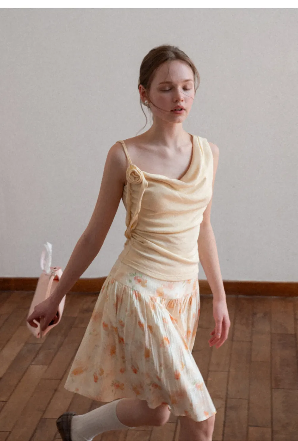 Floral Print Pleated Skirt with Asymmetrical Hem