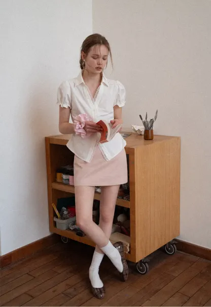 Short skirt with lace trim and button front