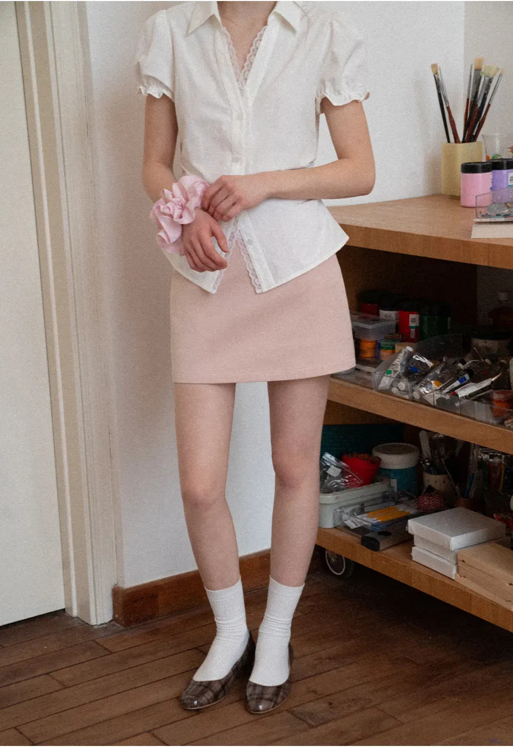 Short skirt with lace trim and button front