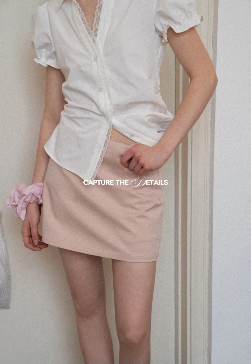 Short skirt with lace trim and button front