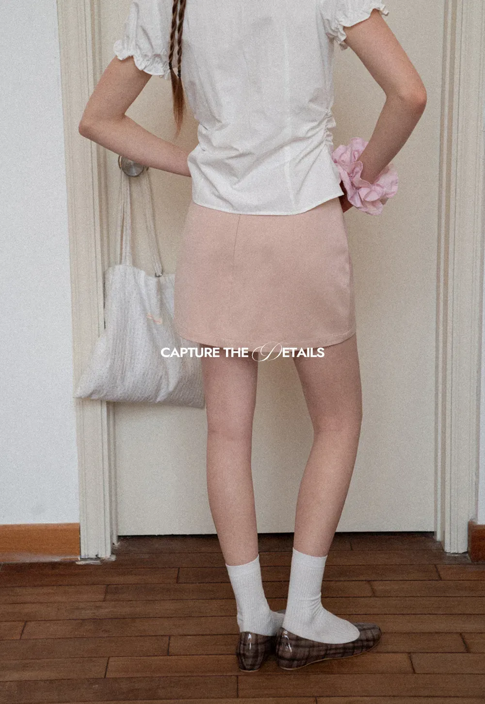 Short skirt with lace trim and button front