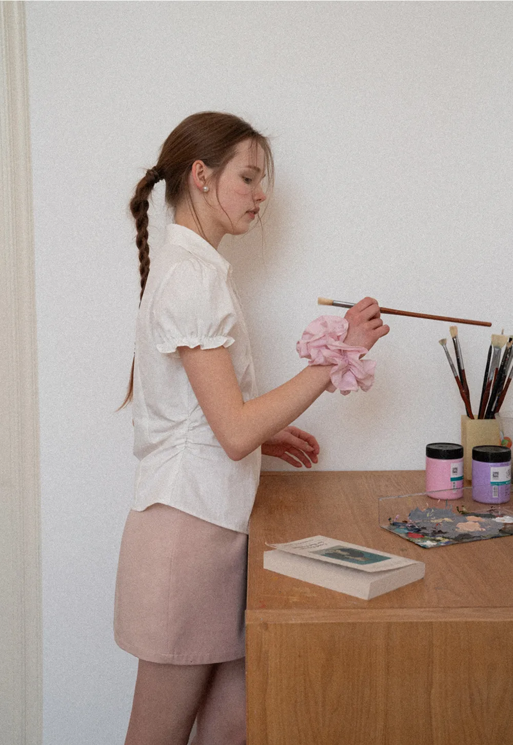 Short skirt with lace trim and button front