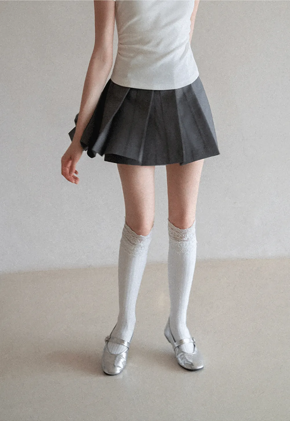 Pleated skirt with front button closure