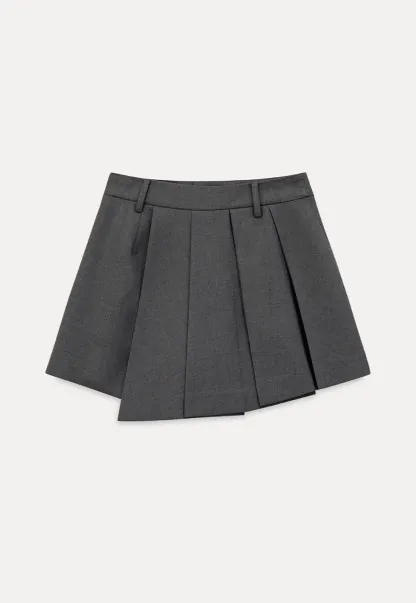 Pleated skirt with front button closure