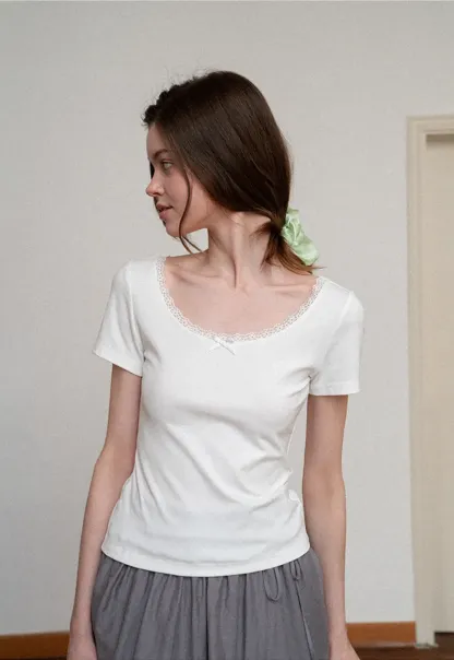 Flowy A-line skirt with gathered waist and layered hem