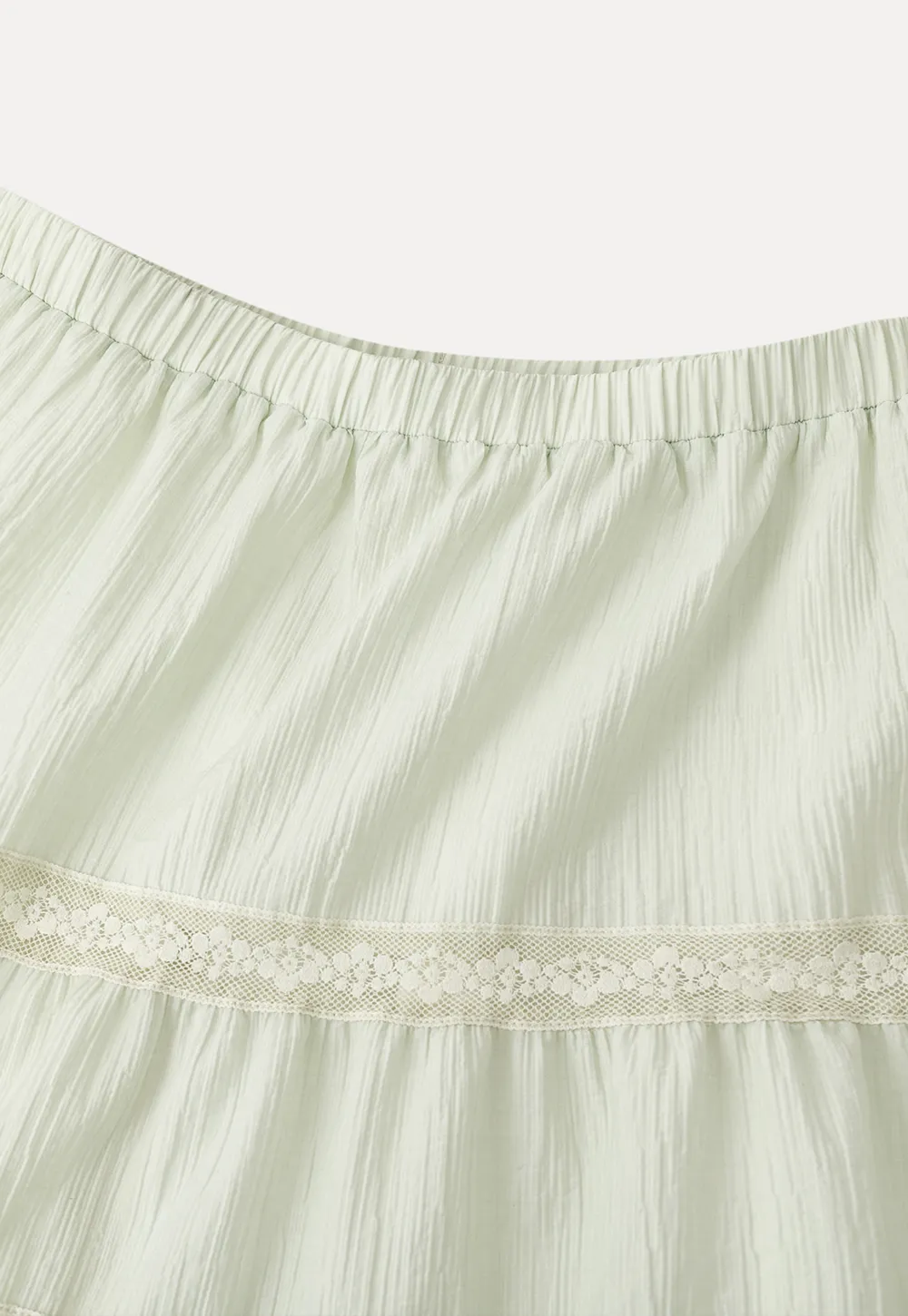 Tiered ruffled skirt with lace trim