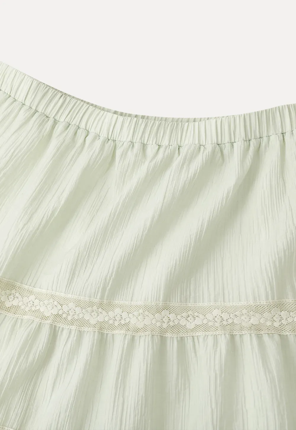 Tiered ruffled skirt with lace trim