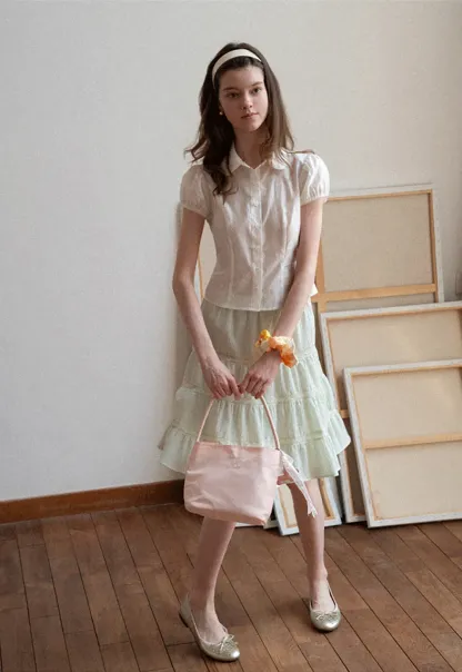 Tiered ruffled skirt with lace trim