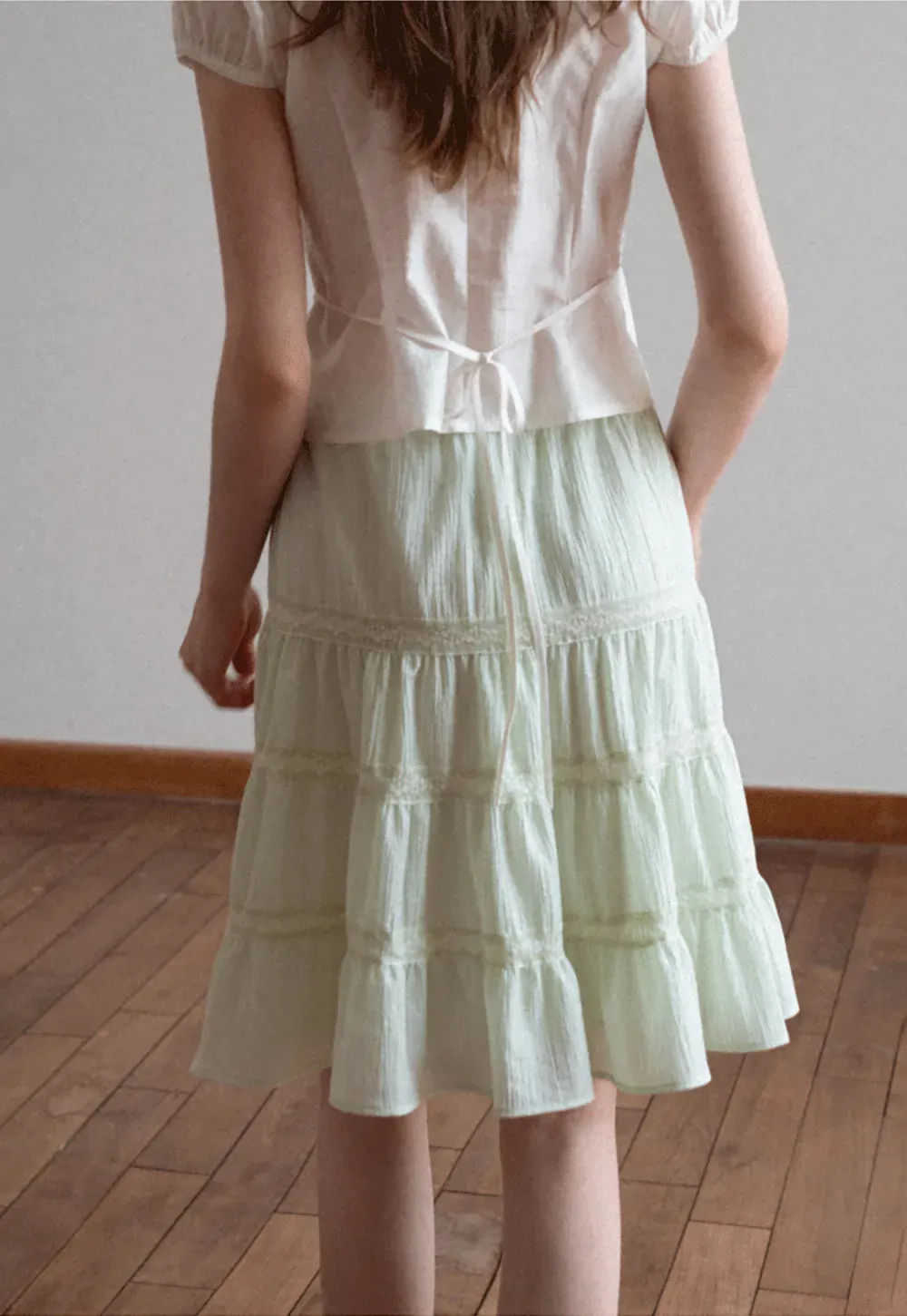 Tiered ruffled skirt with lace trim