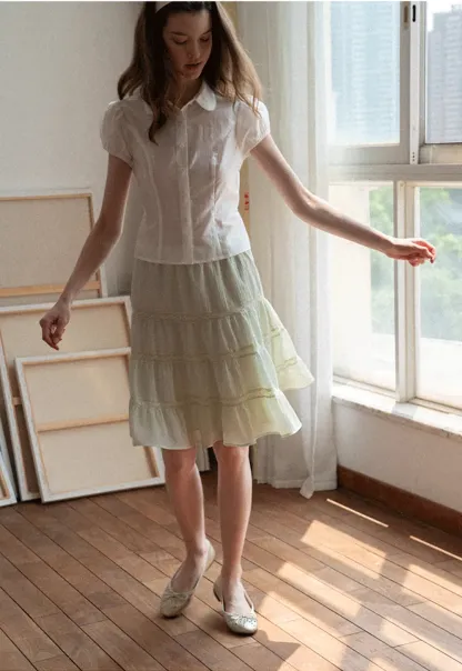 Tiered ruffled skirt with lace trim