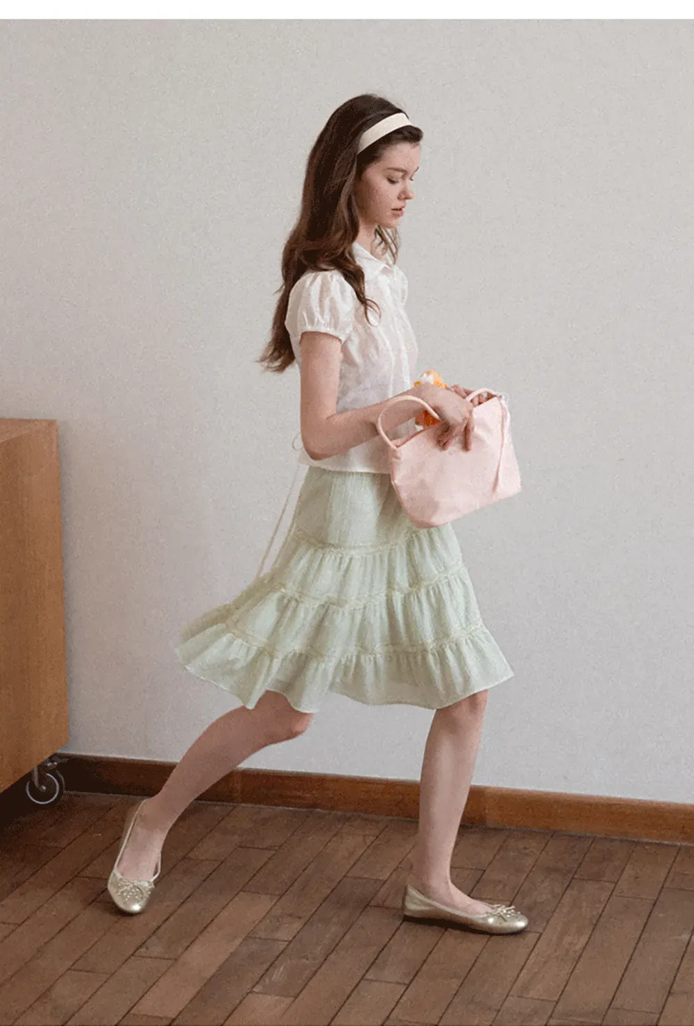 Tiered ruffled skirt with lace trim