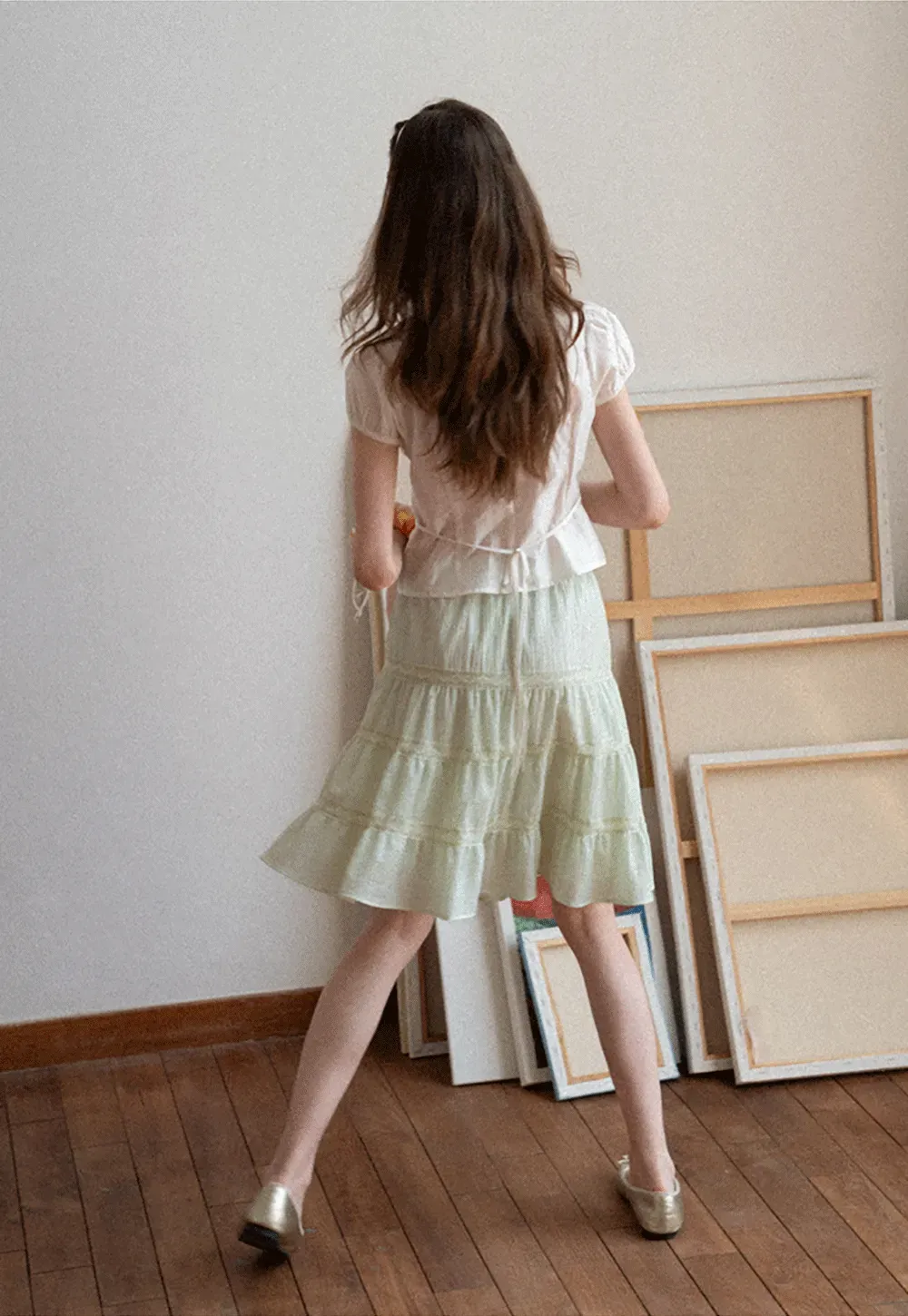 Tiered ruffled skirt with lace trim