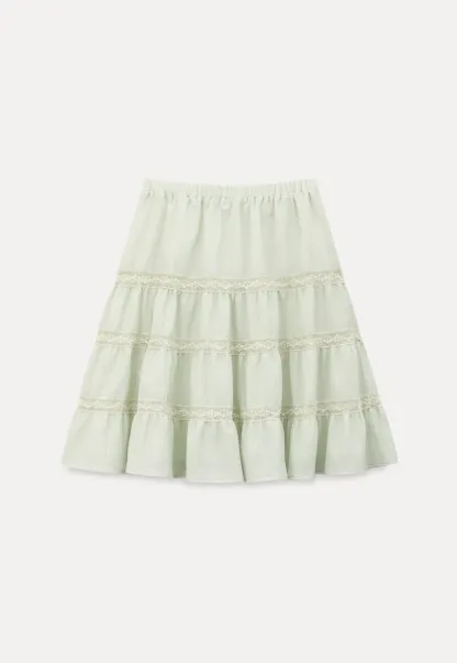 Tiered ruffled skirt with lace trim