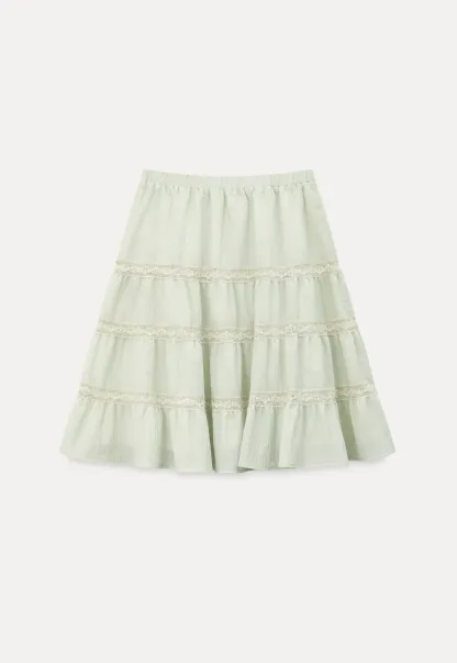 Tiered ruffled skirt with lace trim