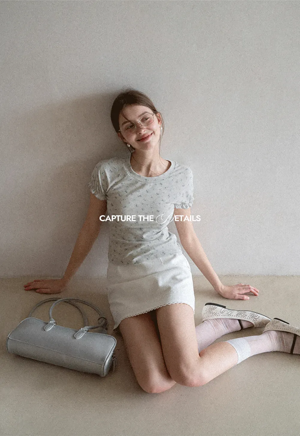 Mini skirt with lace trim at waist and hem