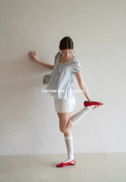 Mini skirt with lace trim at waist and hem