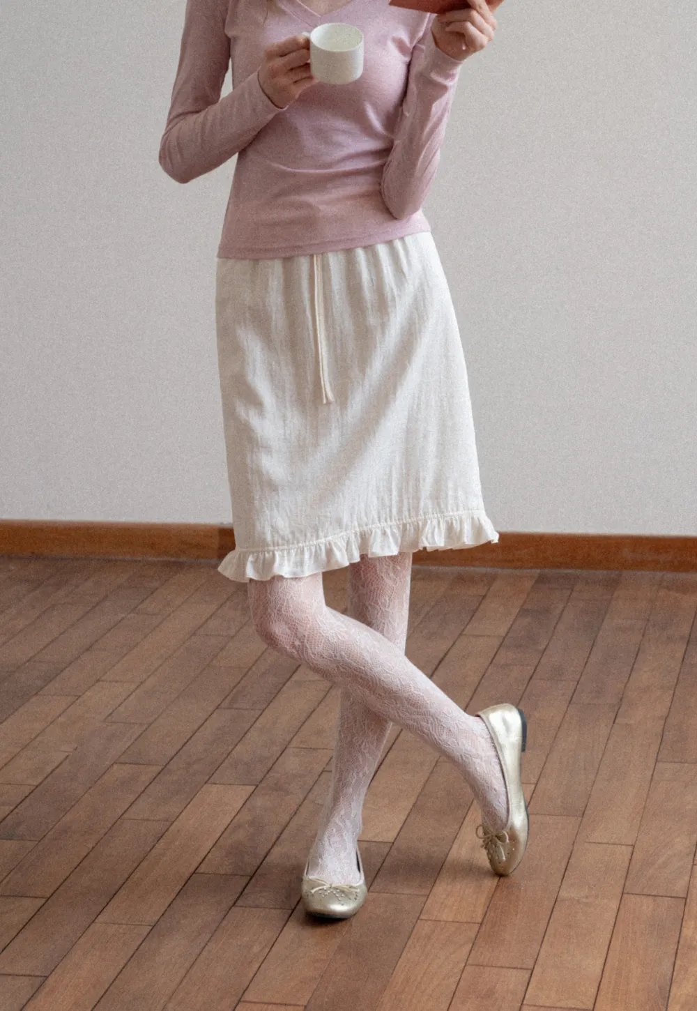 Linen skirt with drawstring waist and ruffled hem