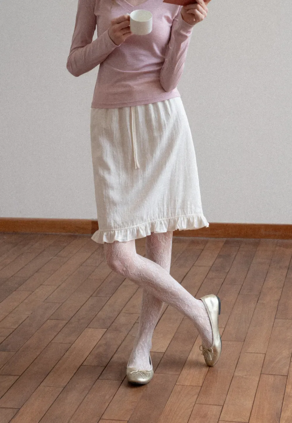 Linen skirt with drawstring waist and ruffled hem