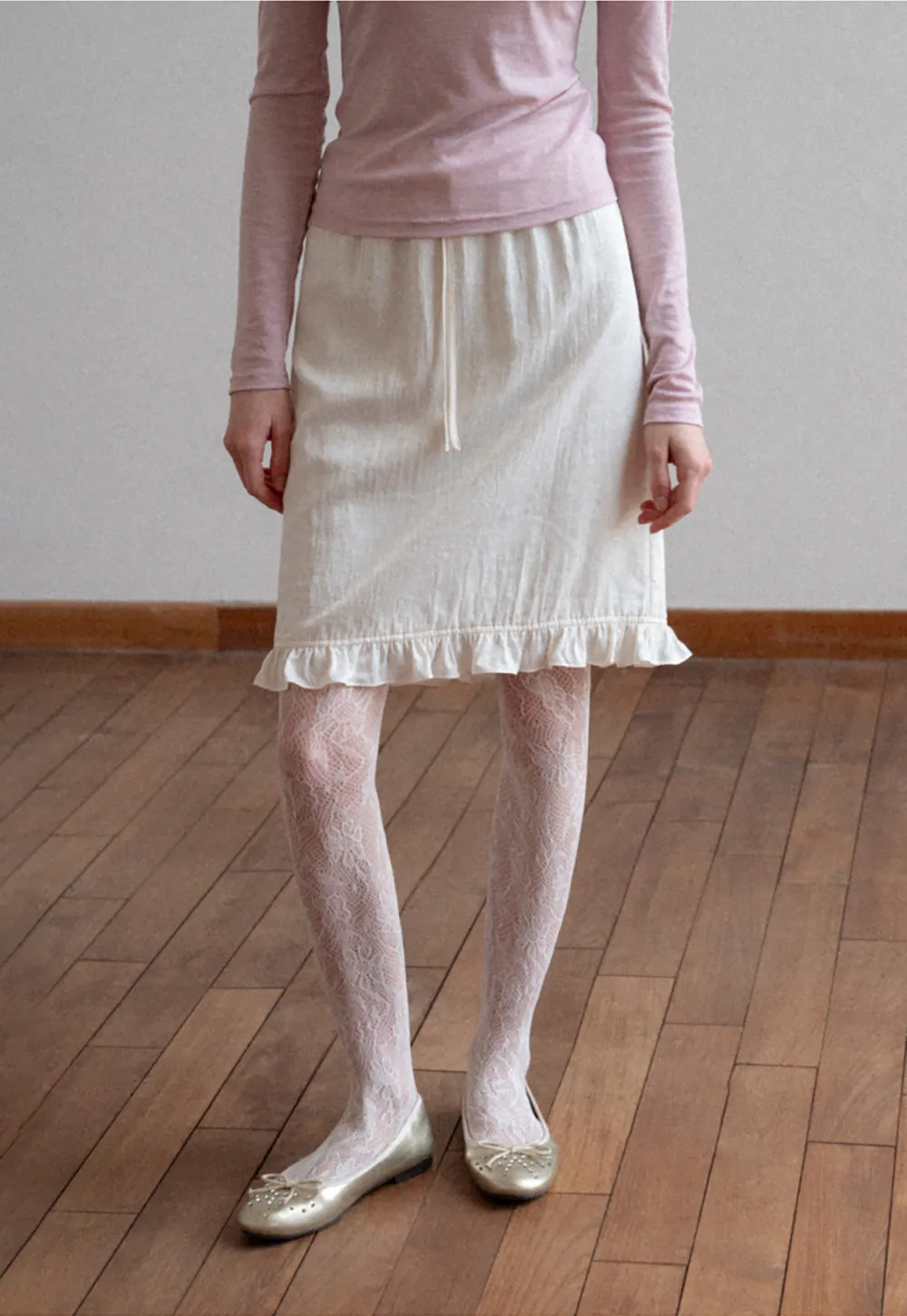 Linen skirt with drawstring waist and ruffled hem