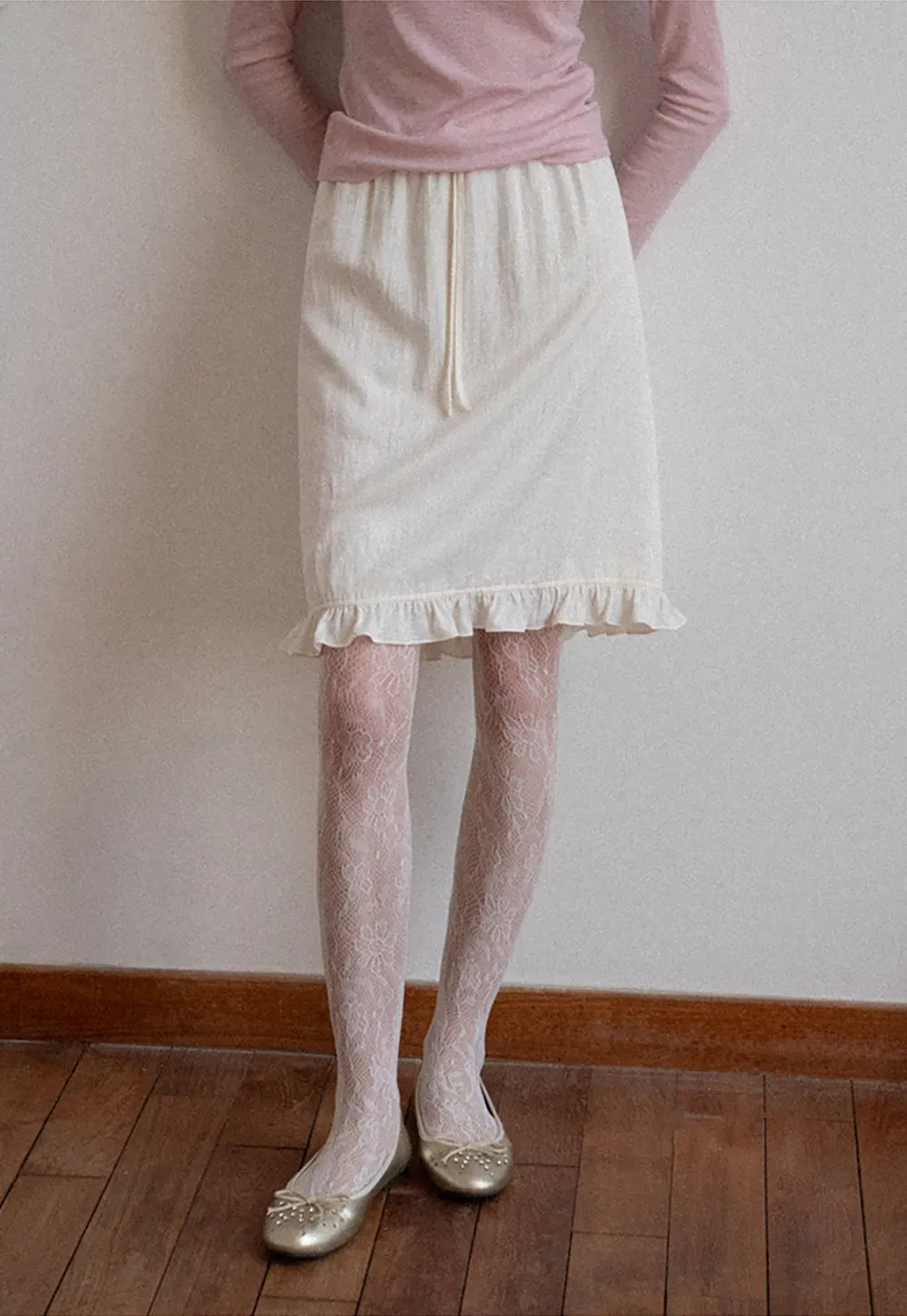 Linen skirt with drawstring waist and ruffled hem