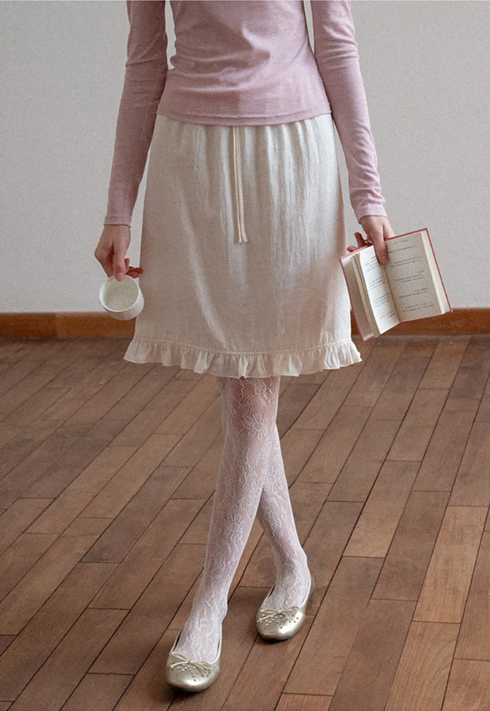 Linen skirt with drawstring waist and ruffled hem